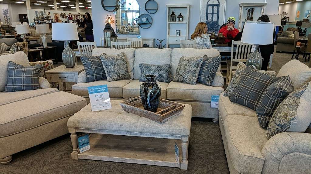 Raymour & flanigan furniture clearance center fairfield nj